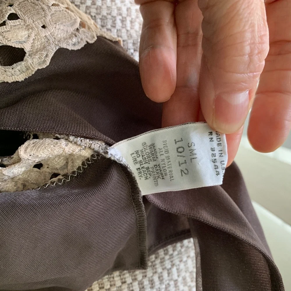 Vintage 1960s Lingerie Slip Nightgown Brown Nylon & Beige Lace Formfit Rogers - Picture 9 of 10